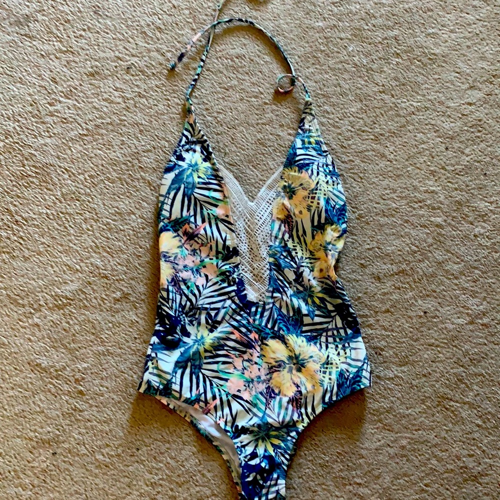Women’s Roxy one piece bathing suit beach
